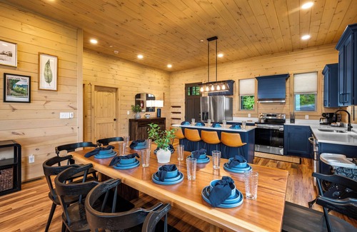 Sevierville Cabin | Secluded New Luxe Cabin Views Pool Hot Tub 5 King Beds Sleeps 20