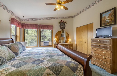Durango House | Secluded, Private Gem with great Mountain View’s, step back into a quieter time.