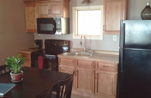 Buncombe Cabin | Secluded Rental Cabin on Southern Illinois Wine Trail, Private Hot Tub