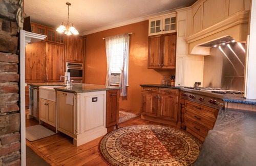Middle Hope House | Secluded Retreat. Perfect for West Point Families! Gourmet Kitchen!
