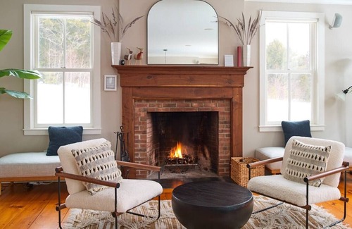South Londonderry House | Secluded Retreat Private Pond & Chef's Kitchen