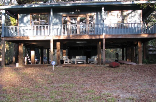 Ridge Manor House | Secluded Riverhouse: Adventures & Relaxation in Nature between Tampa/Orlando