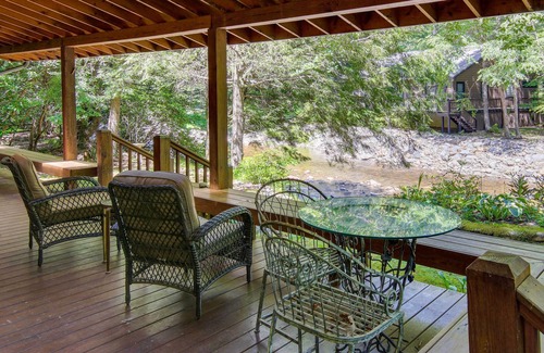 Burnsville Cottage | Secluded & Rustic Cabin on South Toe River!
