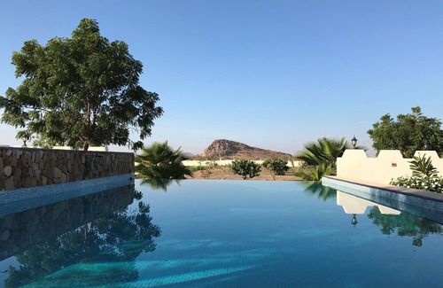 Lizq Cabin | Secluded, safe, exclusive farm retreat: pool, fields, explore mountain & desert