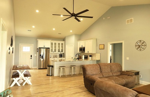 Eatonton House | Secluded Sinclair Lakefront Home! Fire pit, Great Swimming, NO CLEANING FEE