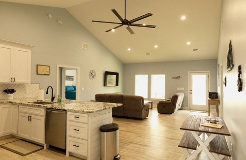 Eatonton House | Secluded Sinclair Lakefront Home! Fire pit, Great Swimming, NO CLEANING FEE