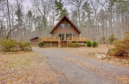 Hood House | Secluded Stanardsville Cabin Pets Welcome