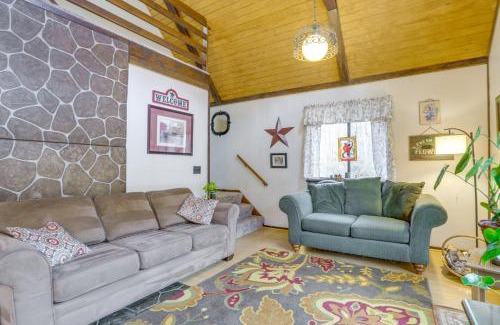 Hood House | Secluded Stanardsville Cabin Pets Welcome