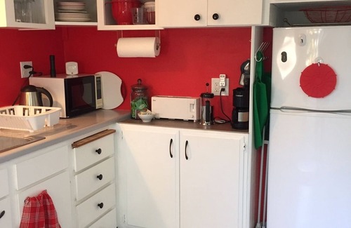 College Terrace Cottage | Secluded stand alone cottage 1/2 block from Stanford Campus