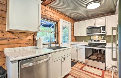 Kimberling City Cabin | Secluded Table Rock Lake/Branson Cabin w/Hot Tub!