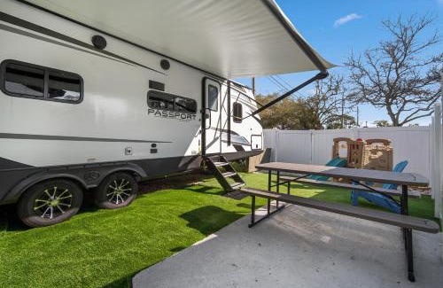 Tampa Resort | Secluded Tiny Guest House