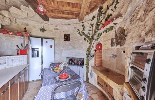 Coutures House | Secluded Vineyard Windmill