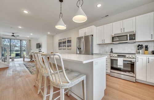 Milford Apartment | Second Chances at the Lake | CentralPark D21 | Amusement Park Day Passes