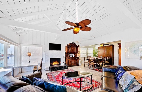 Balboa Island House | Second-Floor Waterfront Duplex w/Shared Waterfront Patio & Gas Grill - Dogs OK