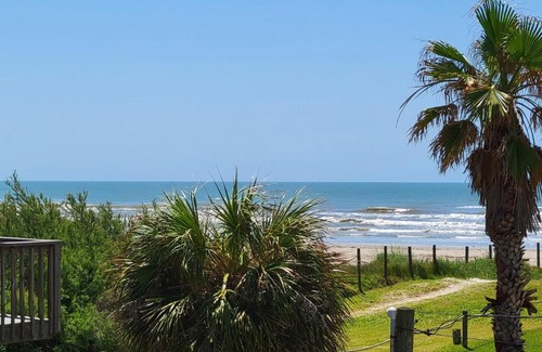 Galveston House | Second Row Beach Home - Ocean views - Old school vibes
