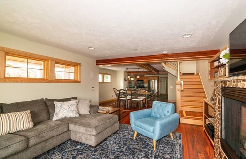 Traverse City House | Second Street Stay–Downtown+ WALKABLE TO CHERRY FEST