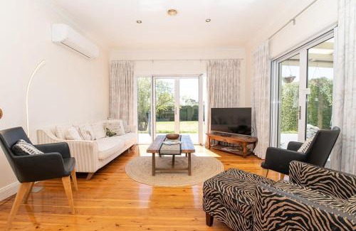 Orange House | Secret Cottage - Charming & Lovingly Restored, Firepit