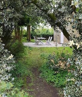 Glentham House | Secret Cottage in the Garden