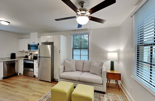 Historic Downtown Savannah House | Secret Garden C | Historic District + Dog Friendly