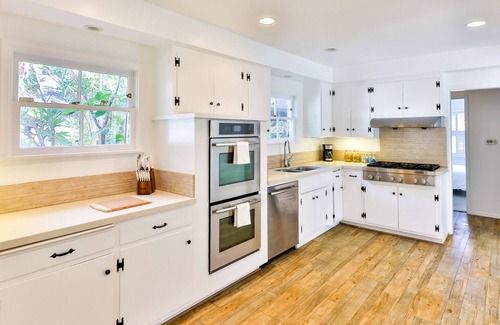 Sherman Oaks House | Secret Garden Cottage in LA: Natural Stone Heated Pool/Spa, al fresco dining