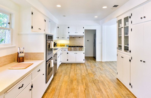 Sherman Oaks House | Secret Garden Cottage in LA: Natural Stone Heated Pool/Spa, al fresco dining