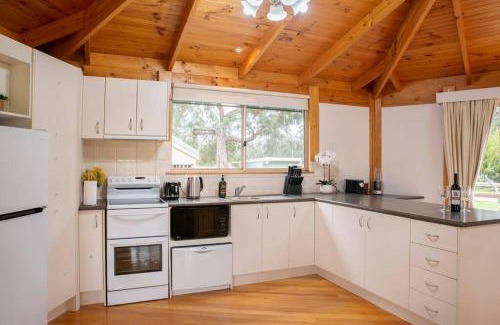 Halls Gap House | Secret Garden Cottage