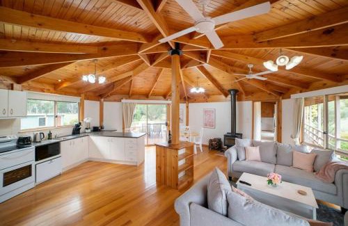 Halls Gap House | Secret Garden Cottage