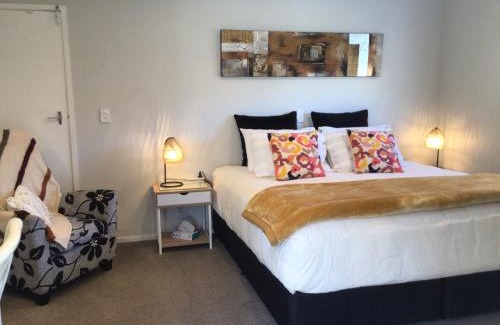 Tauranga Apartment | Secret Garden Guest Suite