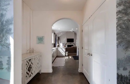 East Midtown House | Secret Garden of Memphis LLC