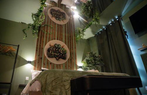 Royat Apartment | Secret Jungle - Love Room by PRIM0 C0NCIERGERIE