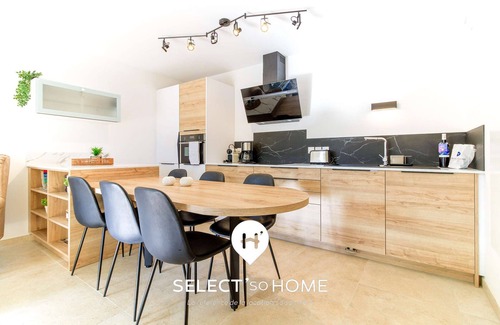 Bormes-Les-Mimosas Apartment | Secret Lagoon et Sunlit Garden By SELECTsoHOME