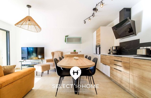 Bormes-Les-Mimosas Apartment | Secret Lagoon et Sunlit Garden By SELECTsoHOME