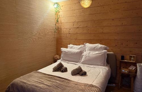 La Celle-sous-Gouzon Apartment | Secret Oasis in Bastille - Luxury & Serenity