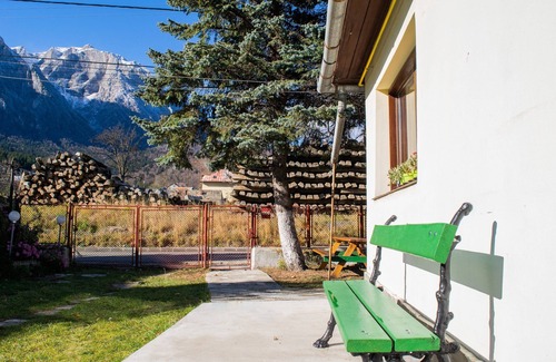 Busteni Apartment | SECTOR US is a small family-owned company that manages this property in Busteni.