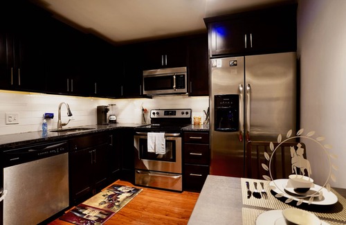 Downtown Baltimore Apartment | Secure Condo w/Paid Garage Parking, Free WiFi and Monthly Discounts - UB & MICA