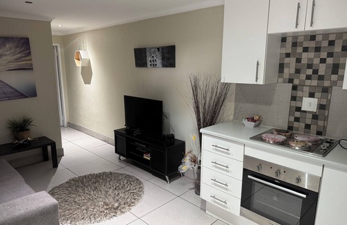 Edenvale Cottage | Secure cottage with Wi-fi+PLEX O.R. Tambo Airport