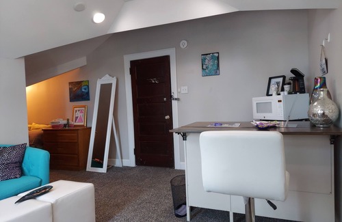Mapleton/Fall Creek House | Secure Stylish Studio for Women Travelers-Great for Nurses, Moms, Professionals!
