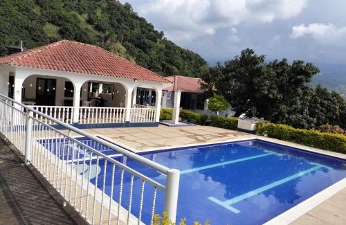 Tena Hotel | SEDE CAMPESTRE PEÑA NEGRA