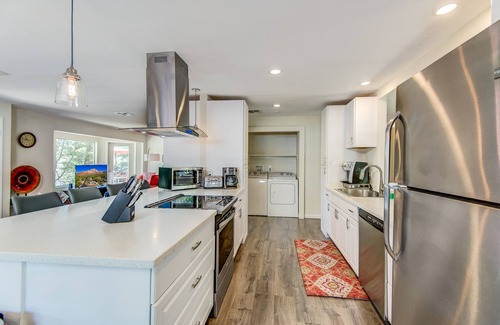 West Sedona House | Sedona Agave House with patio views, telescope, board games and centrally located!