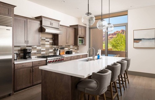 West Sedona Apartment | Sedona Luxury! Golf, Shared Pool & Stunning Views