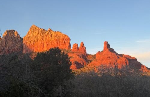 Uptown Sedona Villa | Sedona Uptown Gem!Large yard w grass and shade trees! Views! NEW! BARREL SAUNA! Close to trails, walk to Uptown Sedona, restaurants and shopping