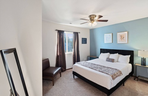 Sedro-Woolley House | Sedro Woolley Home - Perfect for Groups 4 Bedrooms 2.5 Baths Await Your Stayn