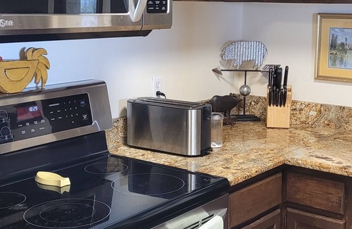 Biloxi Condo | See the Gulf/Beau from the Top View!