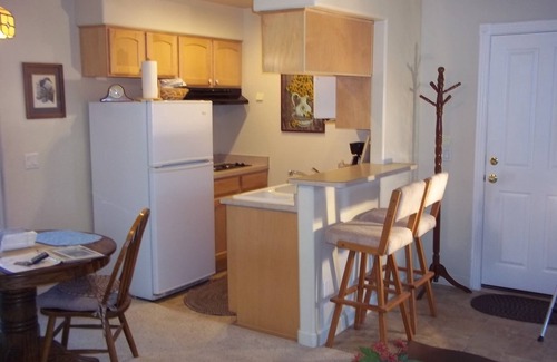 Village Grove House | See the Virtual Tour. Discounted Rates.12% weekly and 28% Monthly.