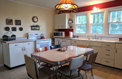 Williamstown House | See why everyone loves it here! 1.5 miles to Ark.