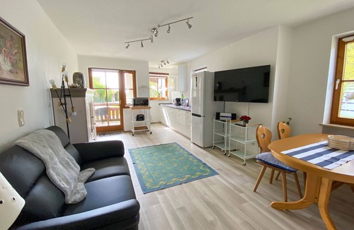 Arlaching Apartment | Seerose, 46sqm, 2 bedrooms, balcony and garden view