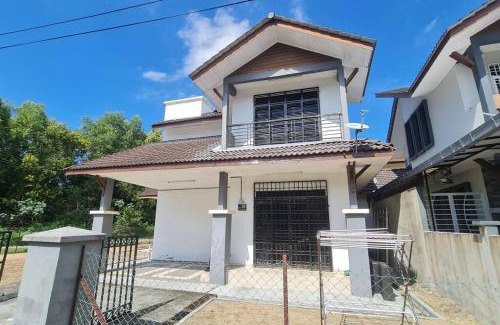 Kota Bharu Villa | Sejati Homestay (Corner Lot)