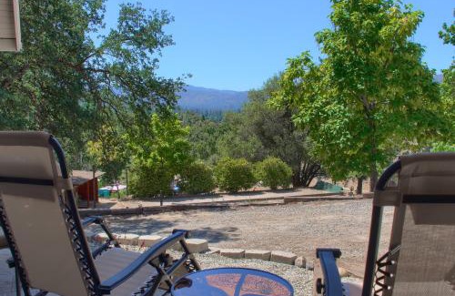 Yosemite Forks House | Selah Cabin- Dog Friendly/BBQ/Level 2 EV Charger