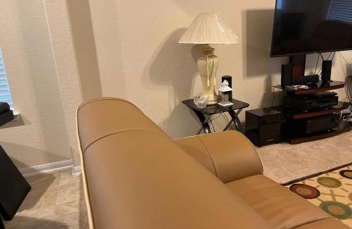 Fresno House | Select Luxurious 1 Room 1 king-sized Bed in Fresno Texas