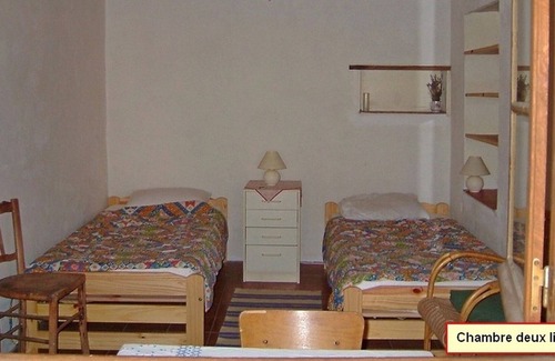 Plaisians Apartment | Self catered ground floor of a Provencal Mas
